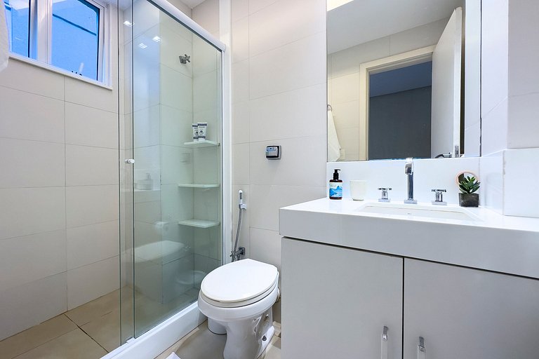 Leblon | Quiet Suite Near the Beach