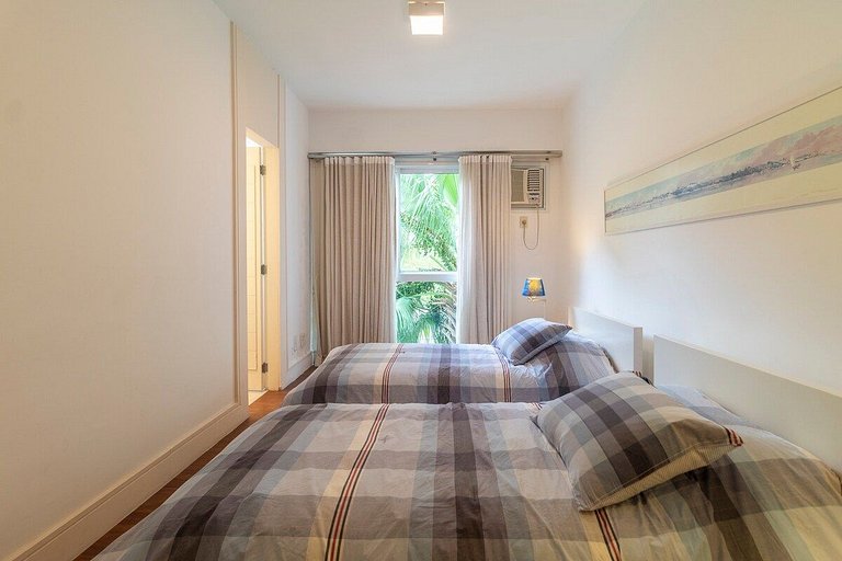 Leblon | Cobertura Silenciosa no Alto Leblon