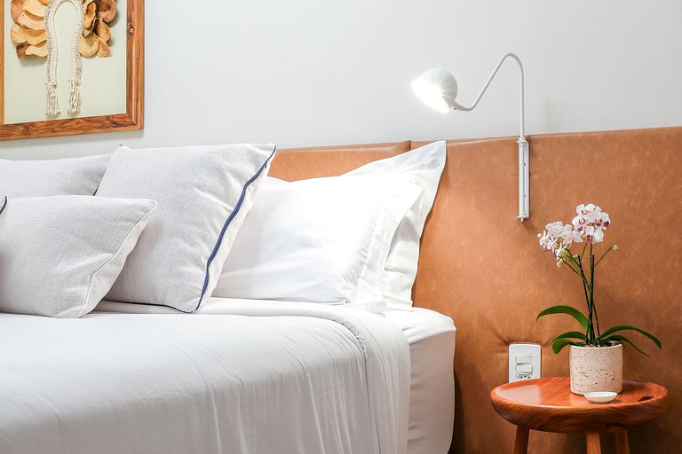 Newly renovated 5 minutes away from Leblon beach