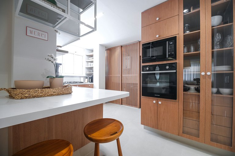 Newly renovated 5 minutes away from Leblon beach