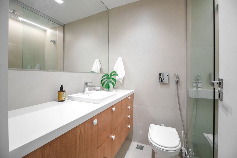 Newly renovated 5 minutes away from Leblon beach
