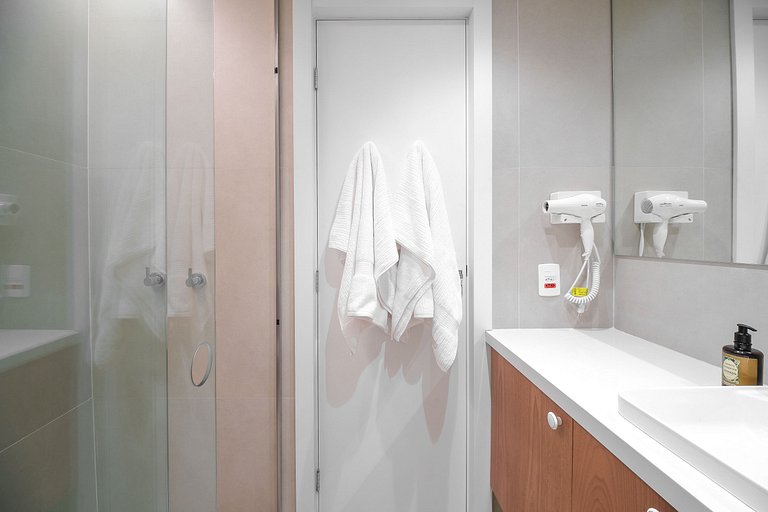 Newly renovated 5 minutes away from Leblon beach