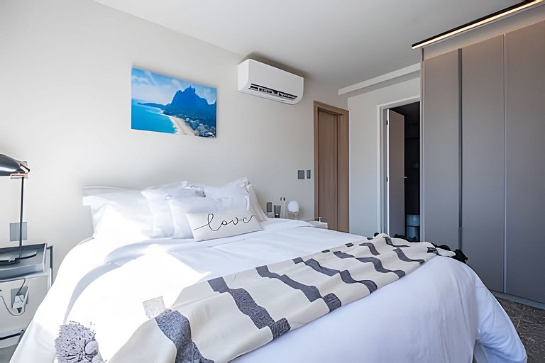 Gávea | Balcony & Christ View