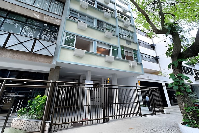 Leblon | 3 En-Suite Bedrooms, Beach Block