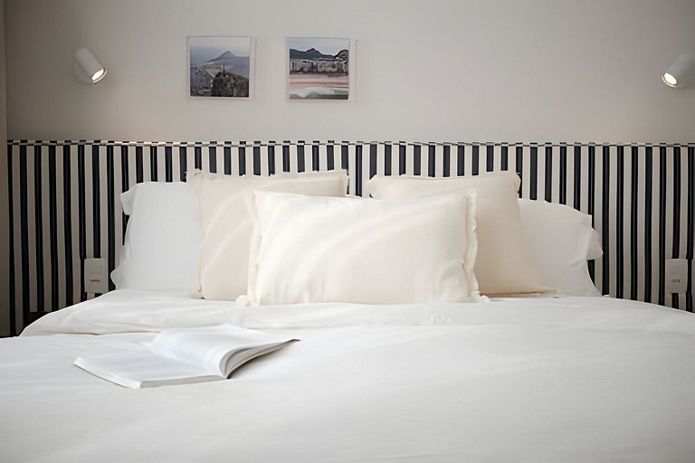 Leblon · 2-Bedroom Apt · Dias Ferreira St