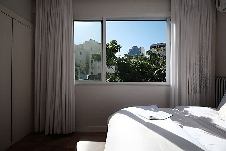 Leblon · 2-Bedroom Apt · Dias Ferreira St