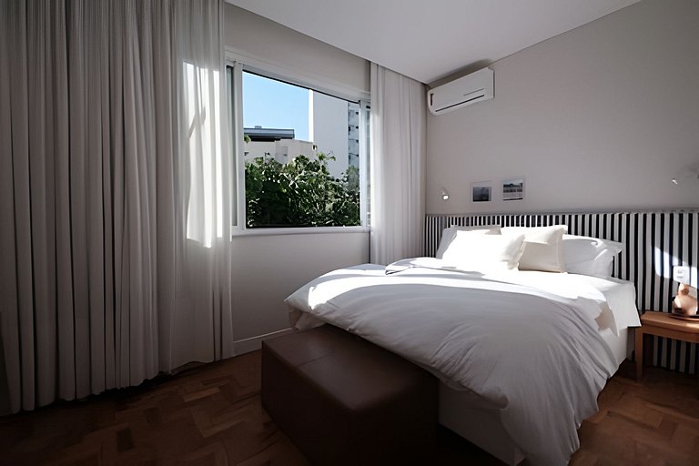 Leblon · 2-Bedroom Apt · Dias Ferreira St