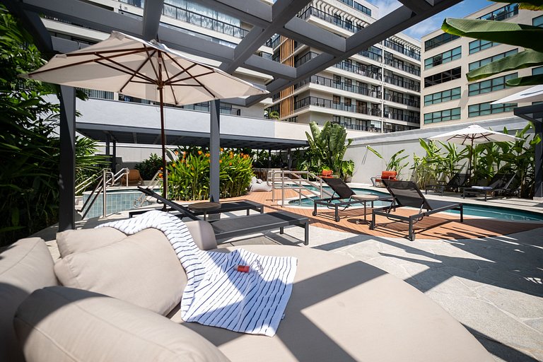 Chic loft in Leblon with balcony and Christ view