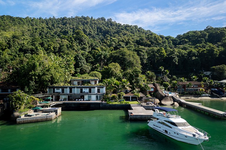 Angra dos Reis - Mombaça | Casa pé na areia com piscina e la