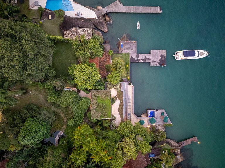 Angra dos Reis - Mombaça | Casa pé na areia com piscina e la