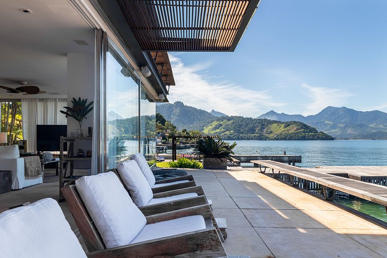 Angra | Mansão Exclusiva com Vista Mar e Lancha