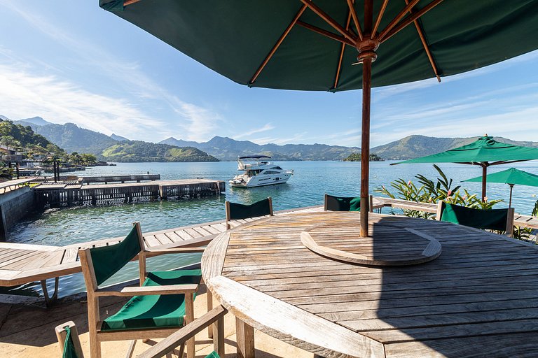Angra do Reis - Mombaça | Mar, Piscina e Lancha em uma só ca