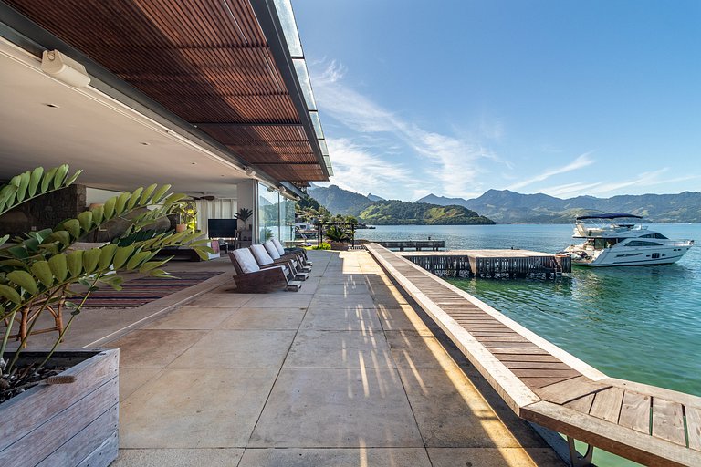Angra | Mansão Exclusiva com Vista Mar e Lancha