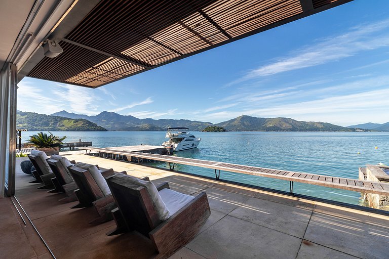 Angra | Mansão Exclusiva com Vista Mar e Lancha