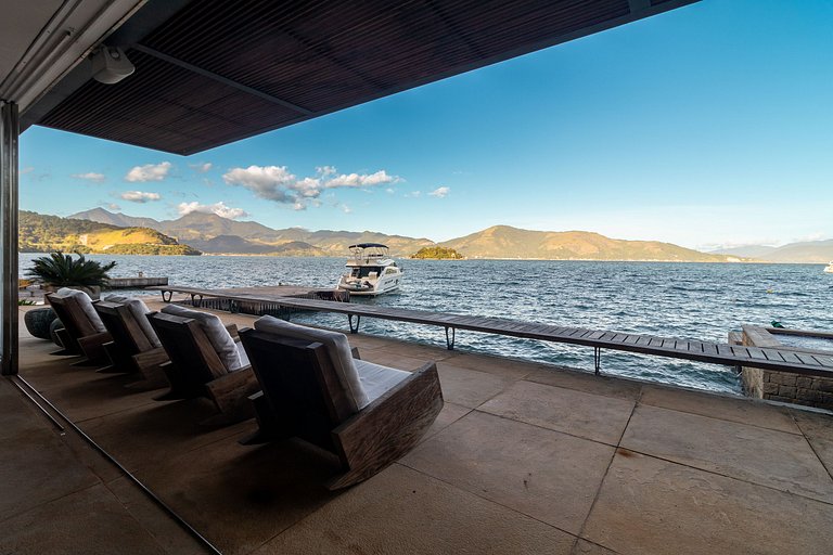 Angra | Mansão Exclusiva com Vista Mar e Lancha