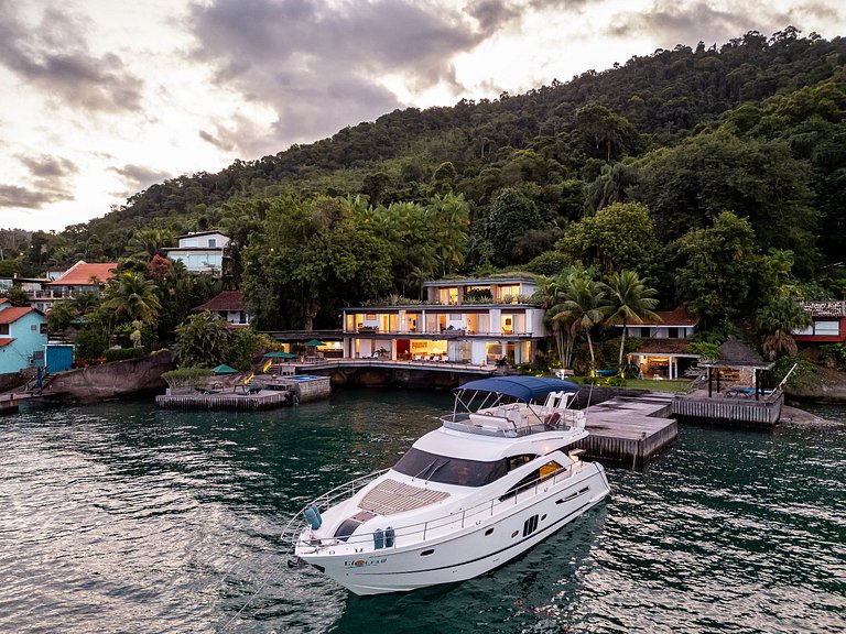 Angra | Mansão Exclusiva com Vista Mar e Lancha