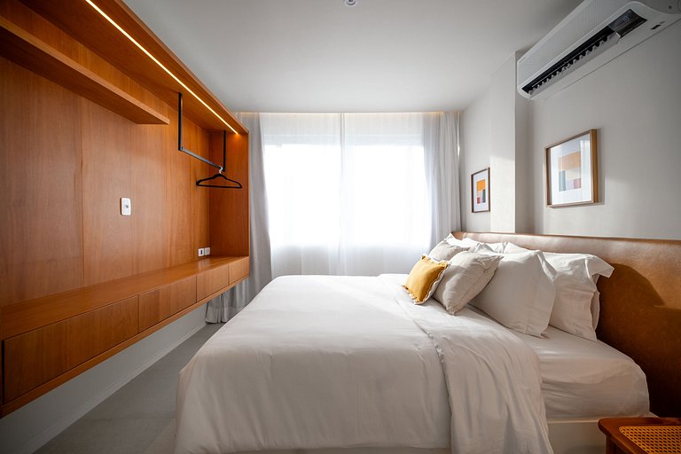 Leblon – Renovated & Steps from the Beach