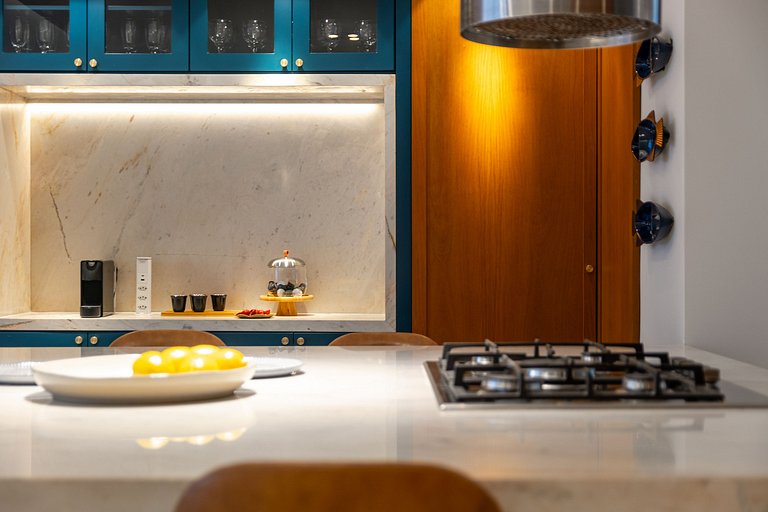 Leblon – Renovated & Steps from the Beach