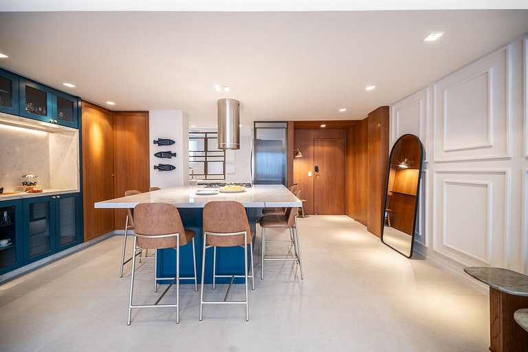Leblon – Renovated & Steps from the Beach