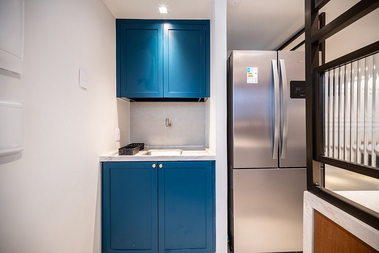 Leblon – Renovated & Steps from the Beach