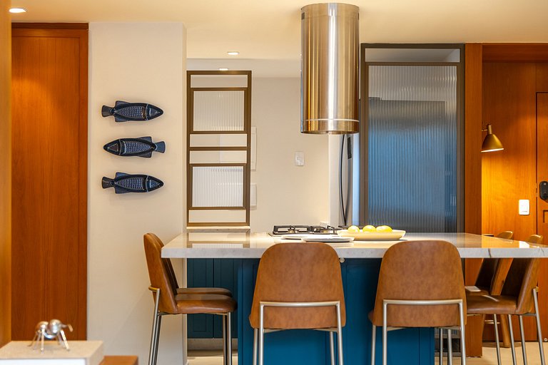 Leblon – Renovated & Steps from the Beach