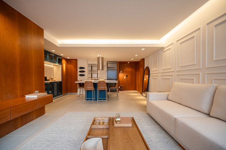 Leblon – Renovated & Steps from the Beach