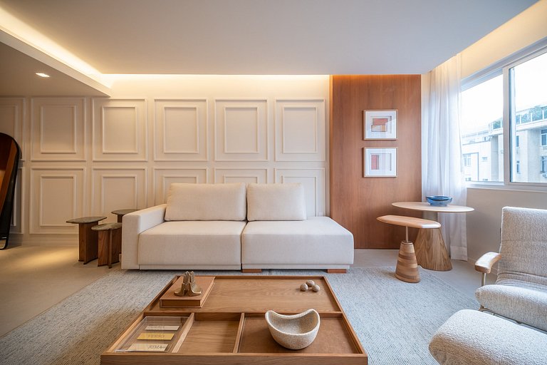 Leblon – Renovated & Steps from the Beach