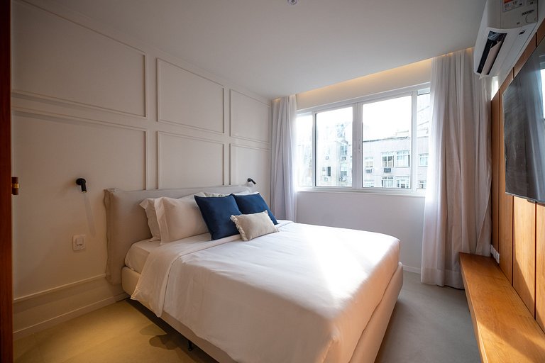 Leblon – Renovated & Steps from the Beach