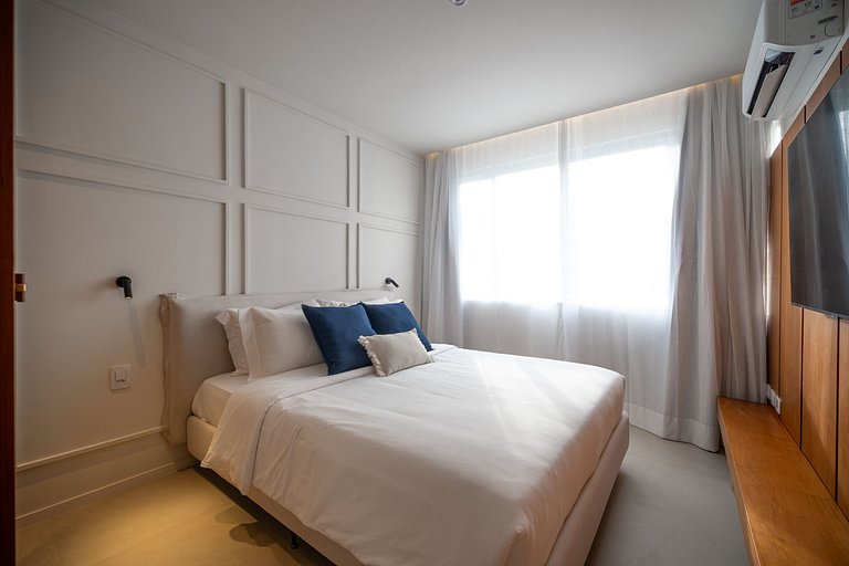 Leblon – Renovated & Steps from the Beach