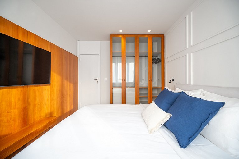 Leblon – Renovated & Steps from the Beach