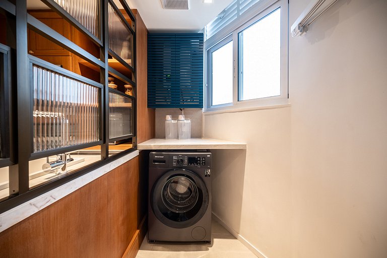 Leblon – Renovated & Steps from the Beach