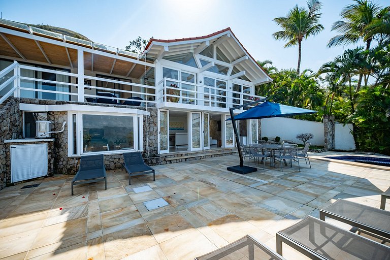 Angra | Beachfront House with Pool & 7 Suites