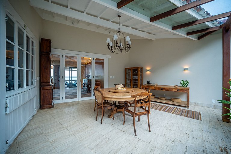 Angra | Beachfront House with Pool & 7 Suites