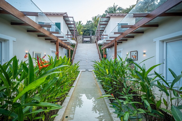 Angra | Beachfront House with Pool & 7 Suites