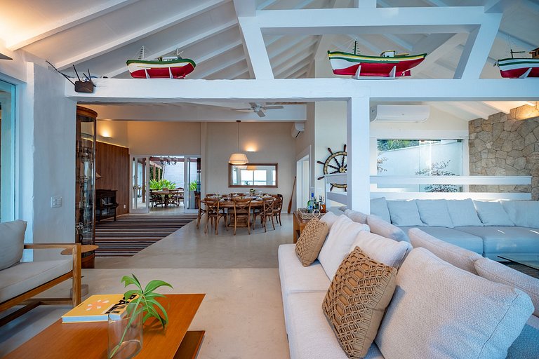 Angra | Beachfront House with Pool & 7 Suites