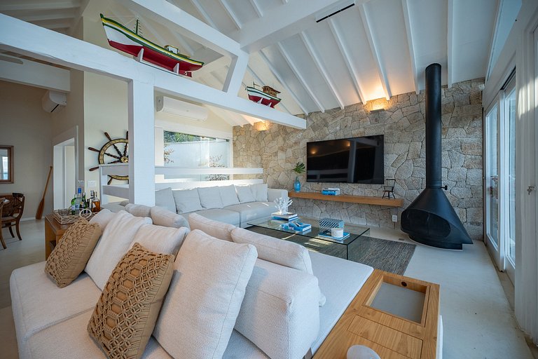 Angra | Beachfront House with Pool & 7 Suites