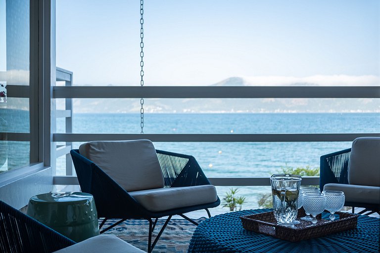 Angra | Beachfront House with Pool & 7 Suites