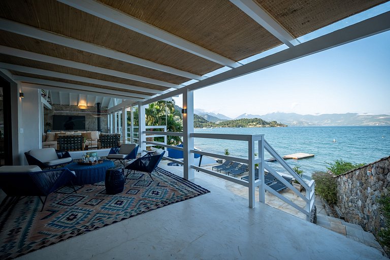 Angra | Beachfront House with Pool & 7 Suites