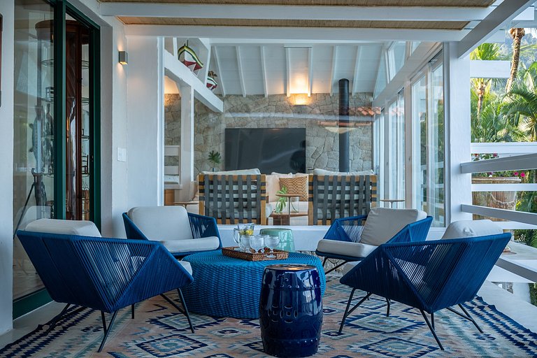 Angra | Beachfront House with Pool & 7 Suites