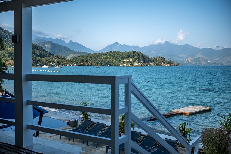 Angra | Beachfront House with Pool & 7 Suites