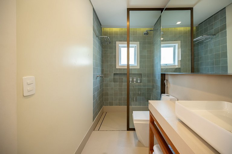 Angra | Casa à Beira-Mar com Piscina e 7 suítes