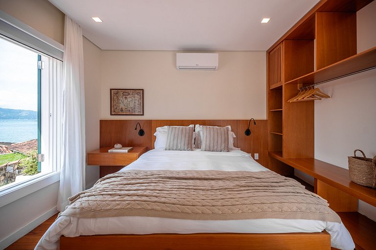 Angra | Beachfront House with Pool & 7 Suites