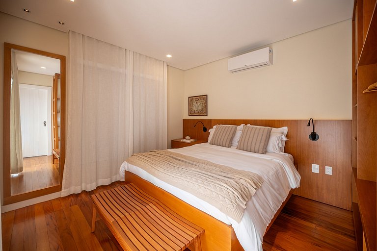 Angra | Beachfront House with Pool & 7 Suites