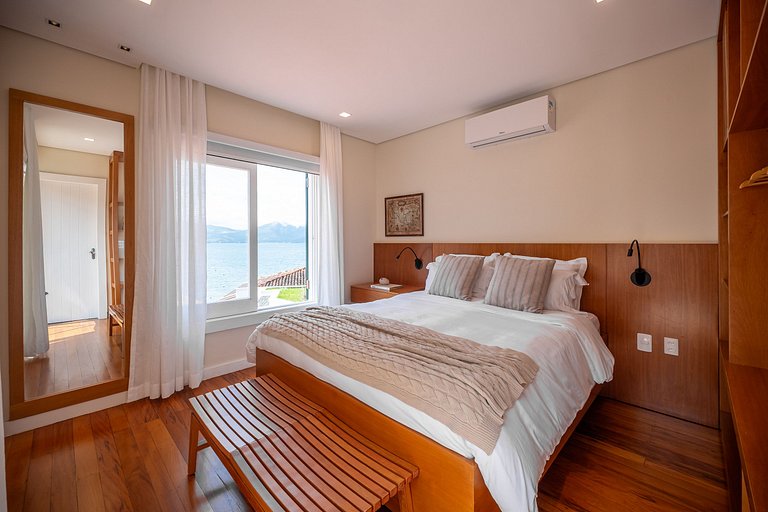 Angra | Beachfront House with Pool & 7 Suites