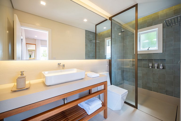 Angra | Beachfront House with Pool & 7 Suites