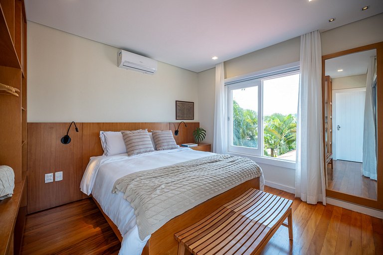 Angra | Beachfront House with Pool & 7 Suites