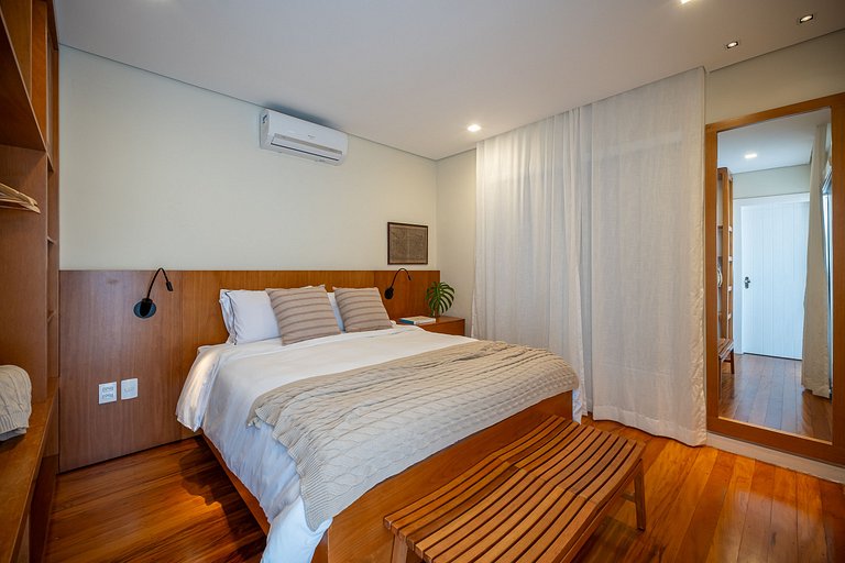 Angra | Beachfront House with Pool & 7 Suites