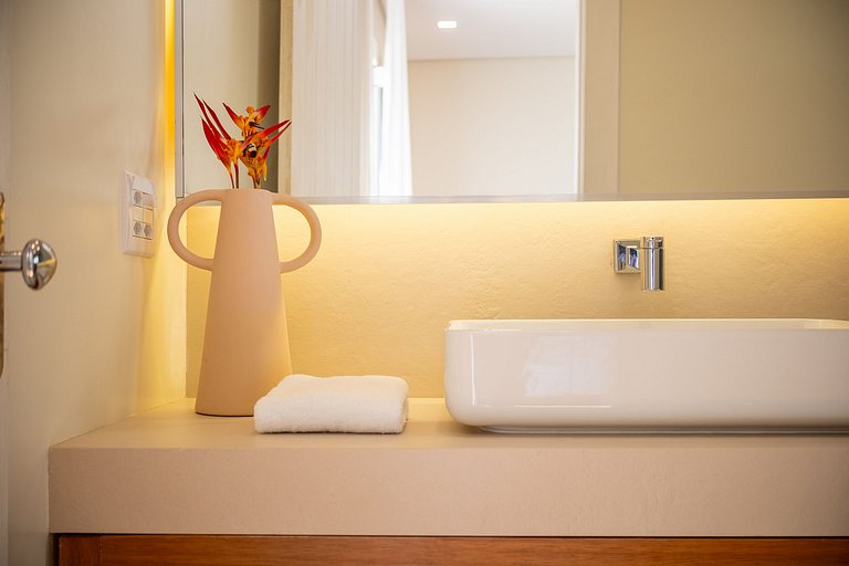 Angra | Casa à Beira-Mar com Piscina e 7 suítes