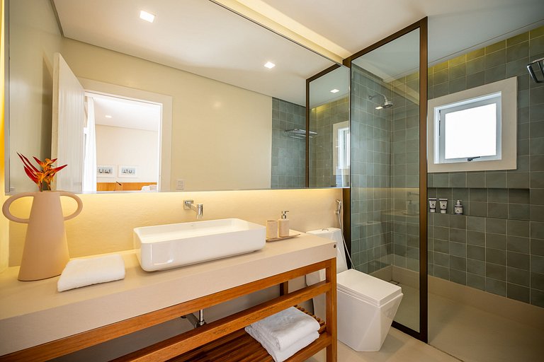 Angra | Casa à Beira-Mar com Piscina e 7 suítes