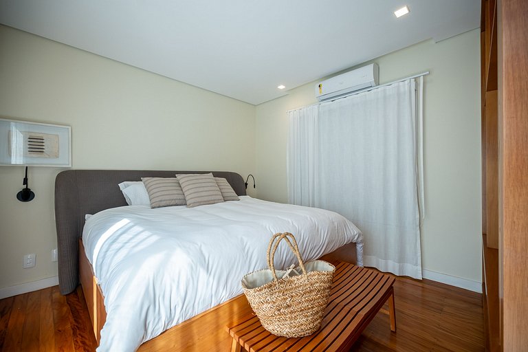 Angra | Beachfront House with Pool & 7 Suites
